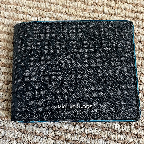 Michael Kors Other - Michael Kors Black Wallet 🖤💙🖤